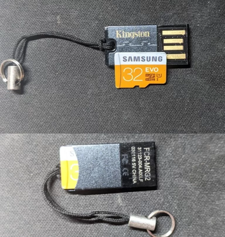 Tarjeta MicroSD conectada a adaptador